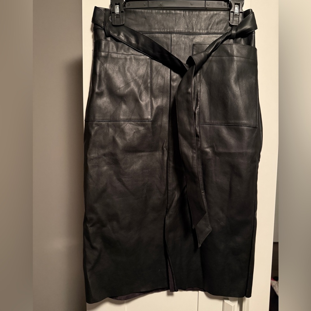 NWT express faux leather skirt size 6